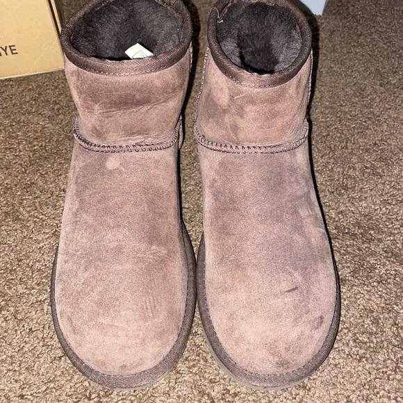 Mini brown uggs - Picture 6 of 6
